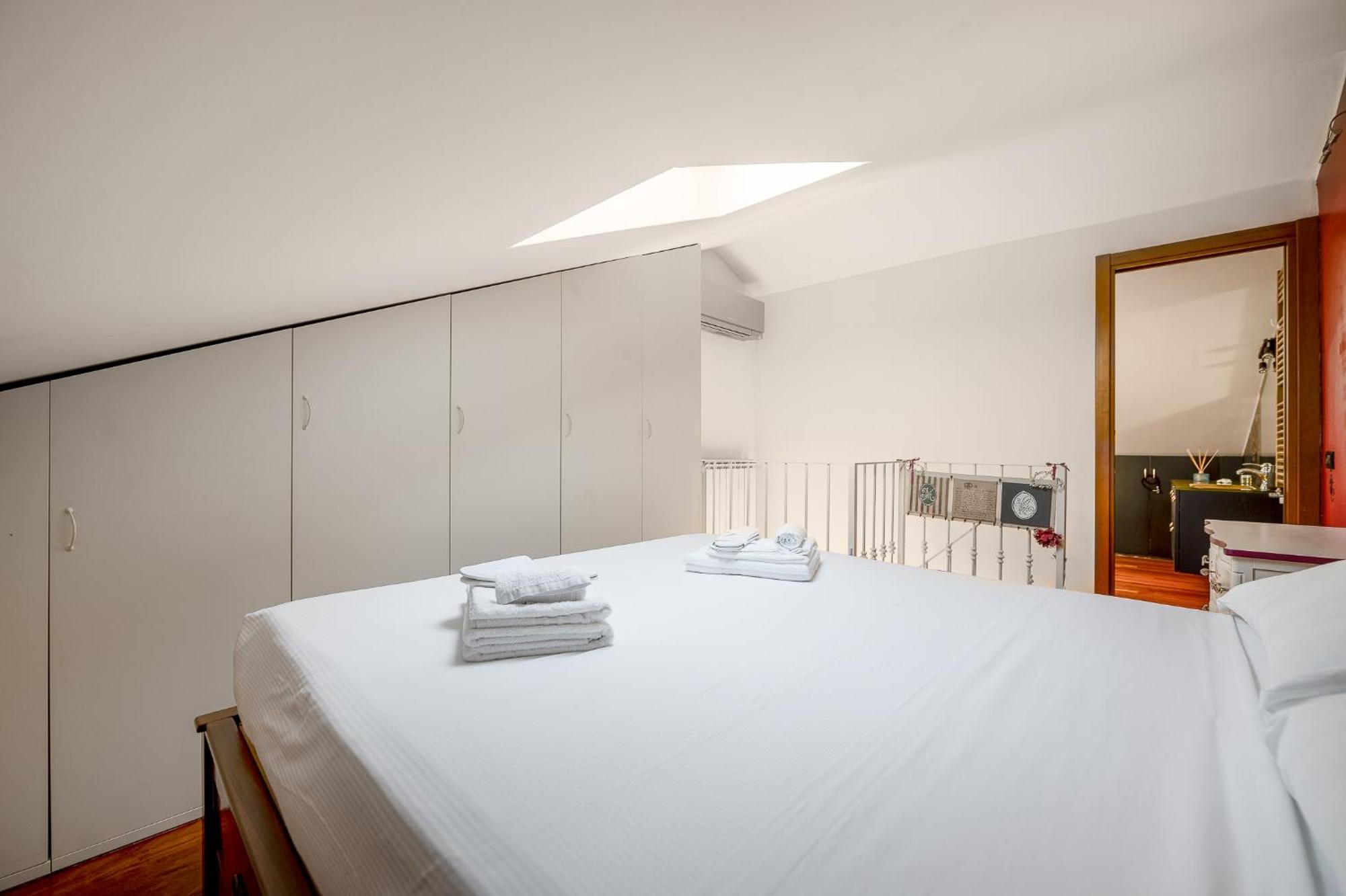 Bright Loft - Free Private Parking Apartment Милано Екстериор снимка