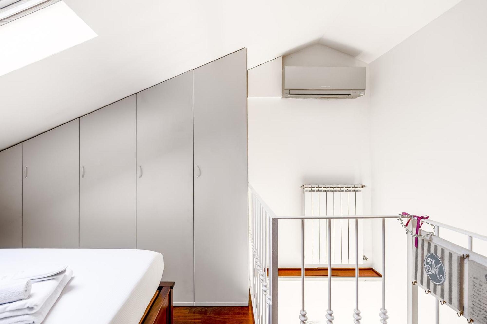 Bright Loft - Free Private Parking Apartment Милано Екстериор снимка