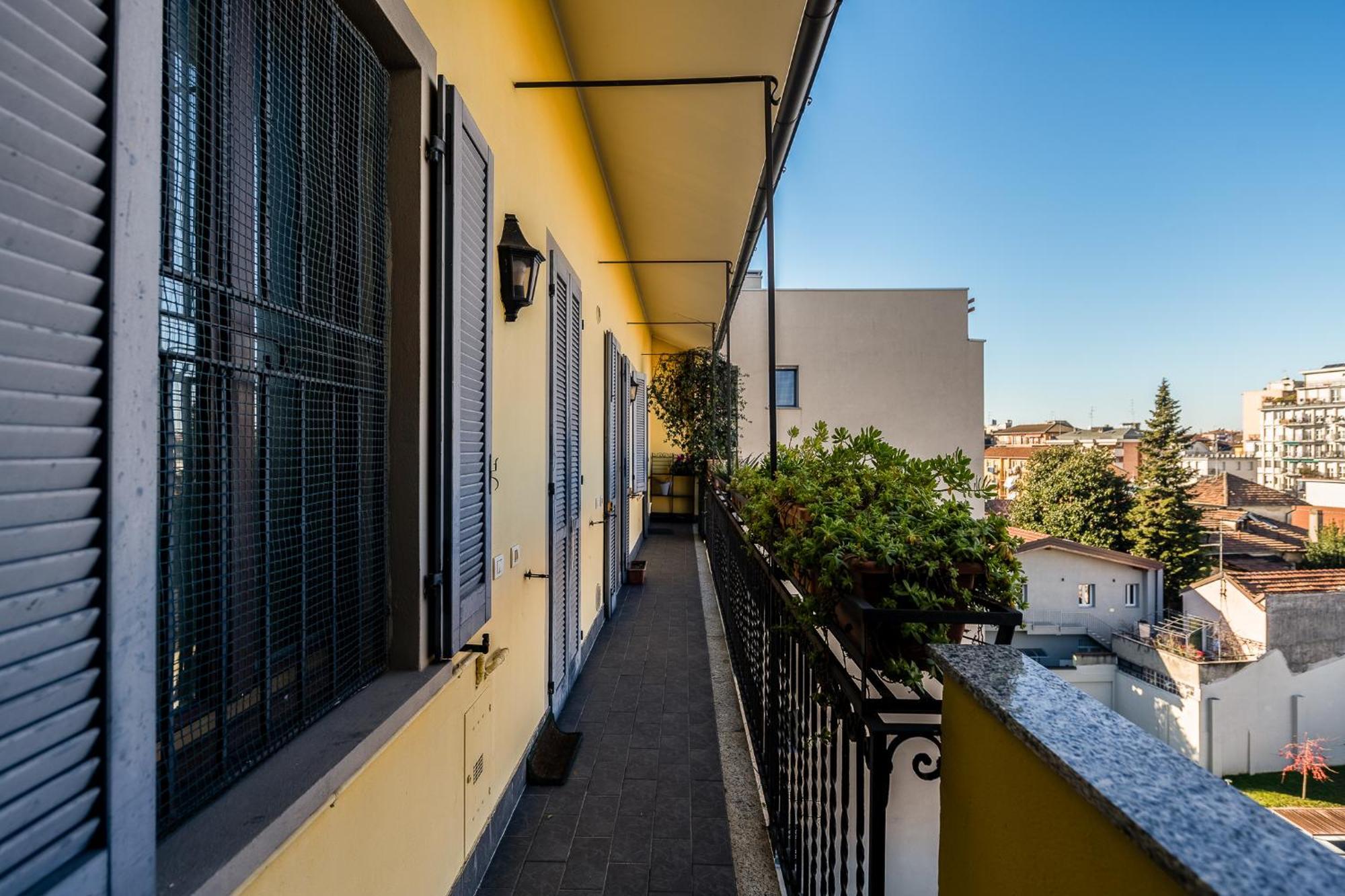 Bright Loft - Free Private Parking Apartment Милано Екстериор снимка